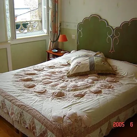 Couette-café Le Logis Du Roc 3*
