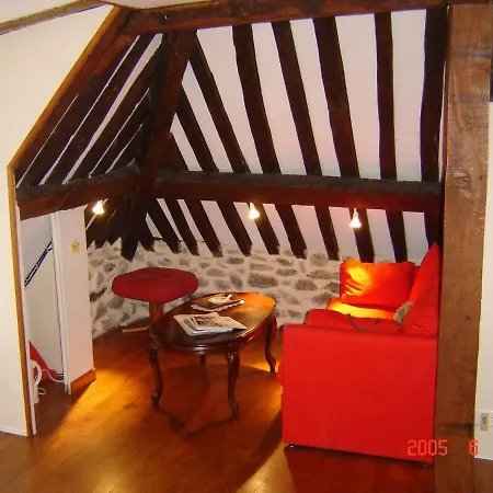 Le Logis Du Roc Bed and Breakfast
