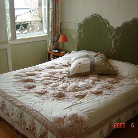 Le Logis Du Roc Bed and Breakfast 3*